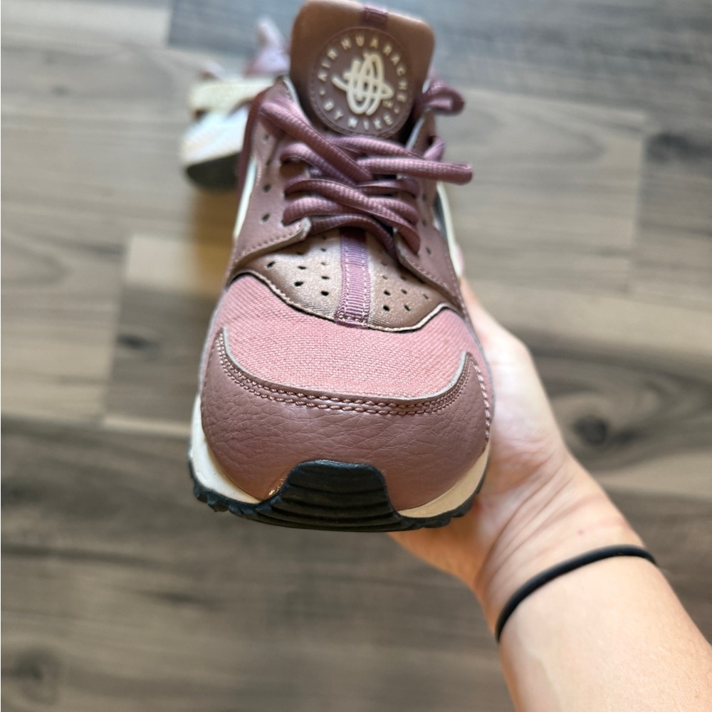 Nike Women's Air Huarache Run Running Shoes Sneakers Size 7.5 sporty - Picture 4 of 10